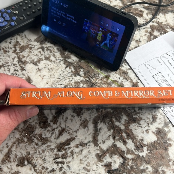 Old school vintage retro style Strum Along Comb 🪮 & Mirror Set very cool 🪨 🥖 - Picture 4 of 11